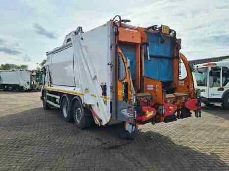 2015 Dennis Elite 70/30 Split Body Refuse Truck, all rights reserved Dennis Eagle